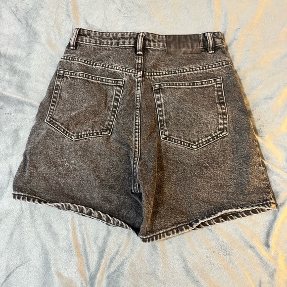 Zara Denim Jean Shorts

#1061 - Picture 8 of 8